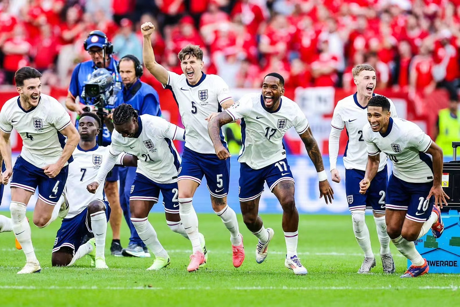 De tegenaanval van de Drie Leeuwen versus de wanhopige tegenaanval van Oranje